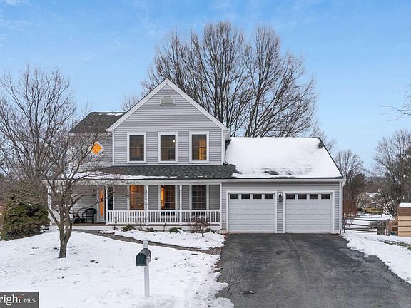 2nd image of 6 Belle Hollow Ct
