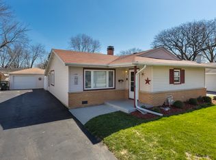 3300 Oriole Ln, Rolling Meadows, IL 60008