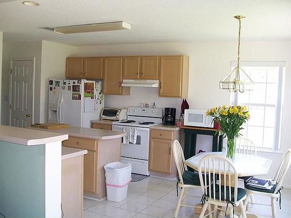 Spacious Eat-In Kitchen