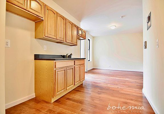 2nd image of 707 W 180th St #14B