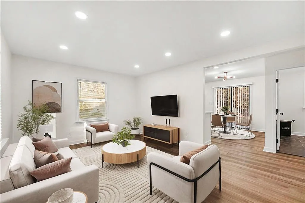 3 bed, 2.0 bath, 1025 sqft, $1,700 — Photo 2