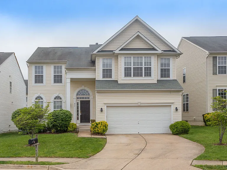411 Hanrahan Ct SE — Photo 1