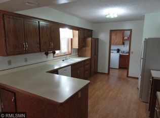 6386 Crestview Dr, North Branch, MN 55056