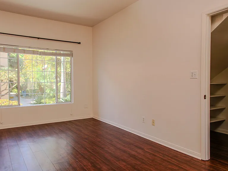 Garfield Avenue Apartments — Photo 12