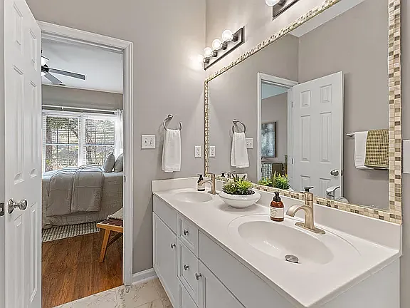 1st Floor Bath