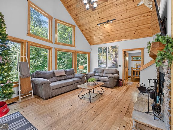 3rd image of 10 Esker Ct