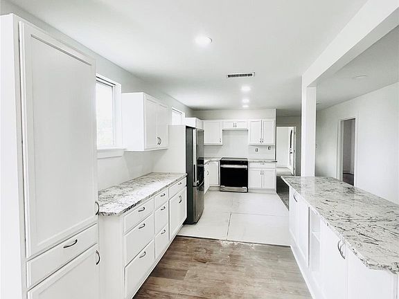 5th image of 1713 Winter St