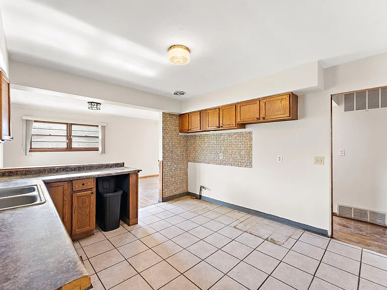 4650 Maryland St — Photo 14