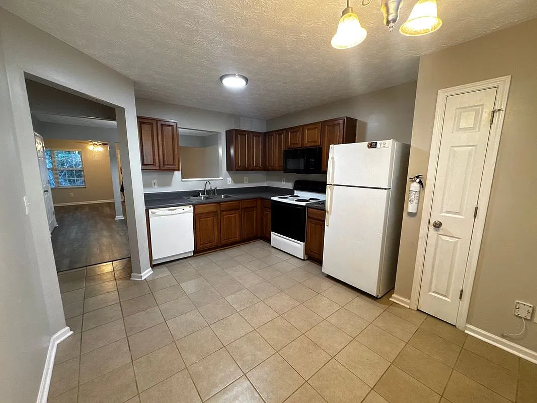 3 bed, 2.5 bath, 1516 sqft, $1,650 — Photo 4