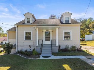 10060 Central Dr #B, Ooltewah, TN 37363