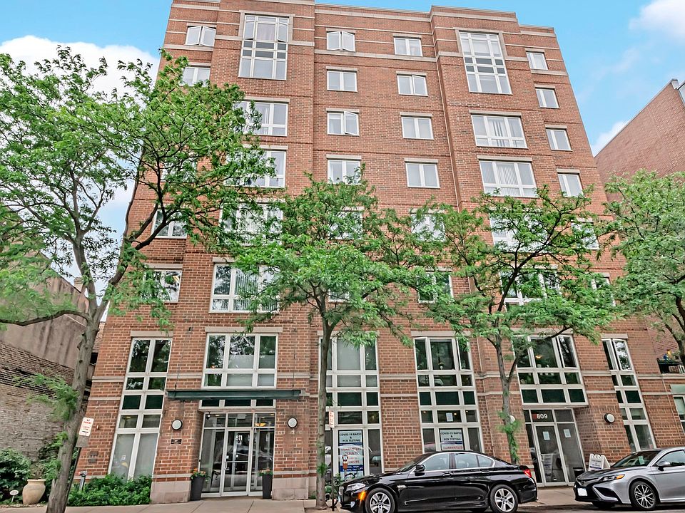 This buyers delight condo is located on the TOP fl