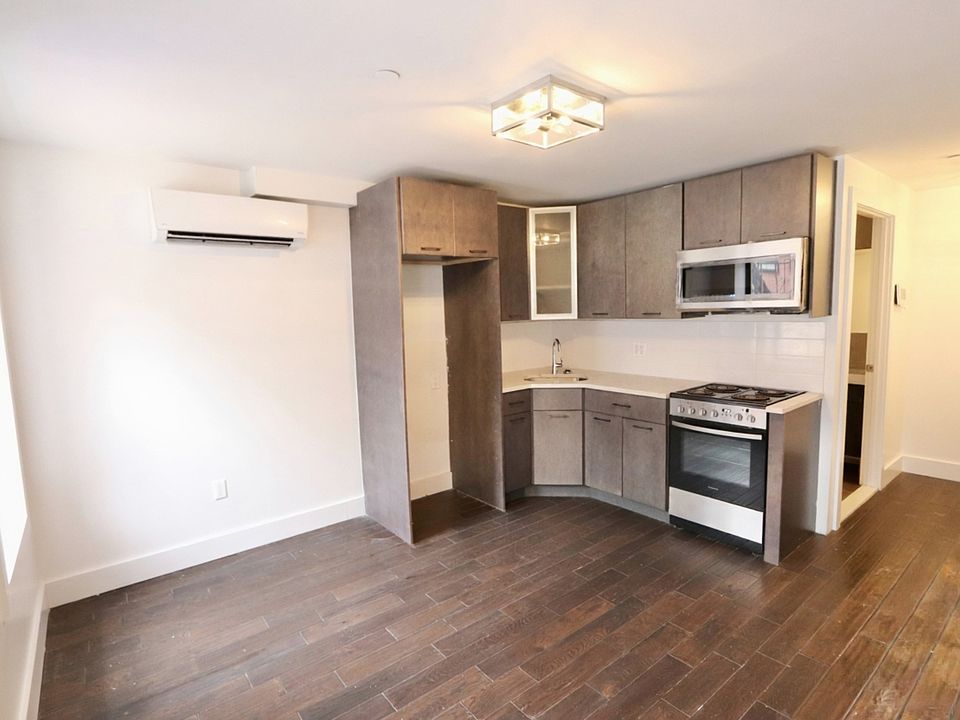 2nd image of 811 Quincy St #2