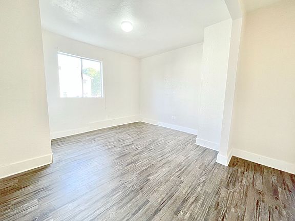 4th image of 241 E 51st St #B