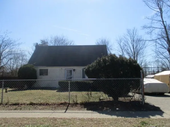 114 Suffolk Ave, Brentwood, NY 11717