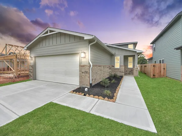 18714 Loom Dr, Conroe, TX 77306