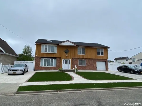 696 S 9th Street, Lindenhurst, NY 11757