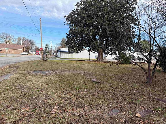 4th image of 1400 E Washington Ave