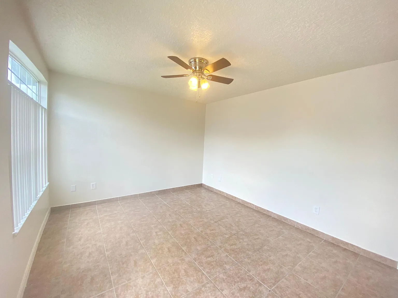 904 Caribbean Dr — Photo 3