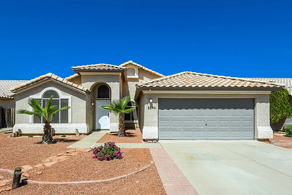 3 bed, 2.0 bath, 1653 sqft, $2,560 — Photo 1