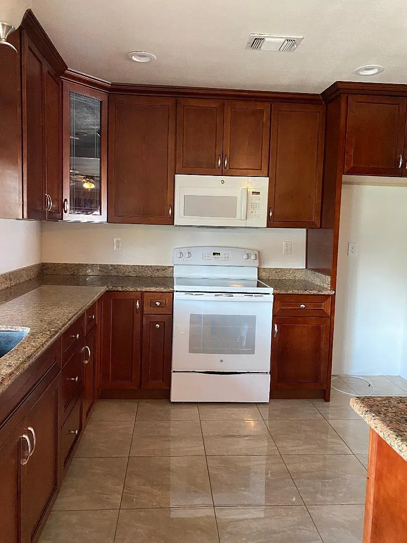 Rhett Ct, Tracy — Photo 1