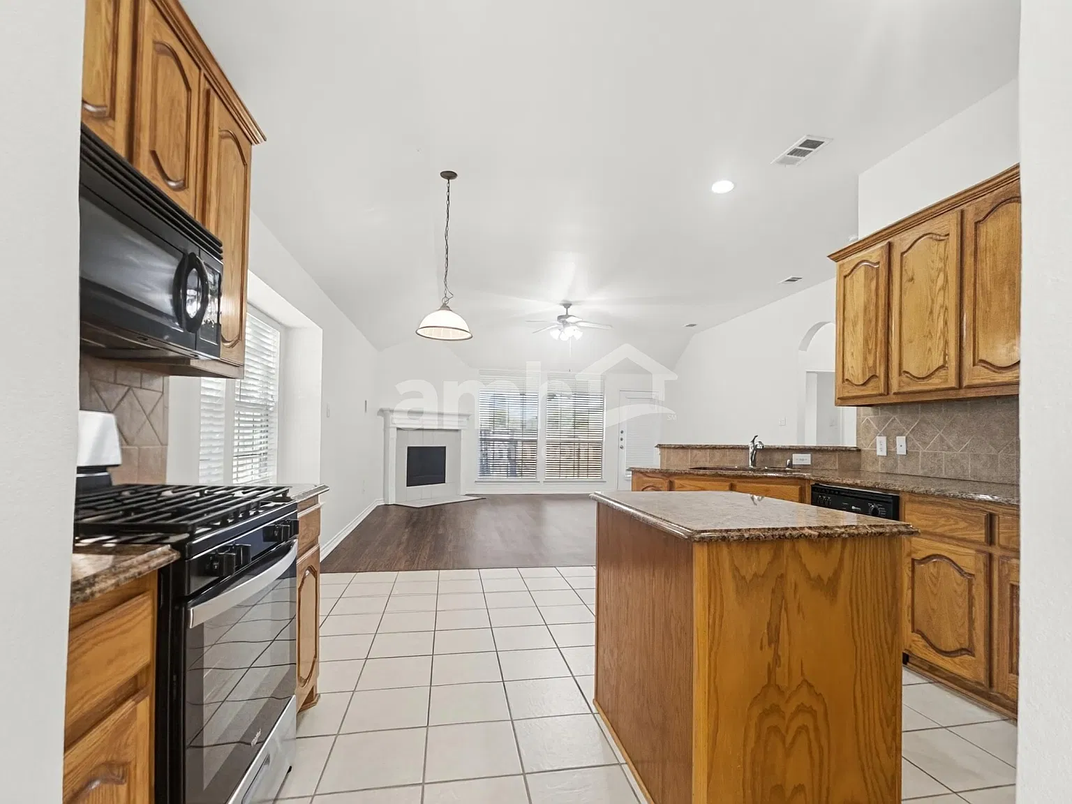 4 bed, 2.0 bath, 2013 sqft, $2,500 — Photo 4