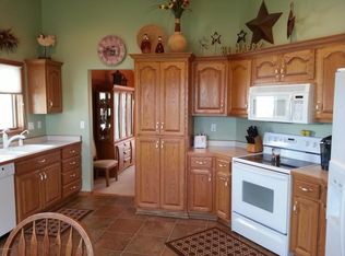 1566 Woodridge Ln, West Fargo, ND 58078