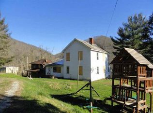 102 Carr St, Clay, WV 25043