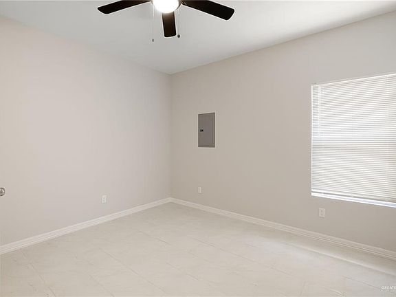 5th image of 4601 Larkspur Ave #1