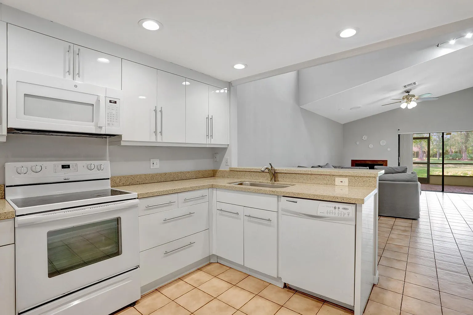 4 bed, 1455 sqft, $3,550 — Photo 1