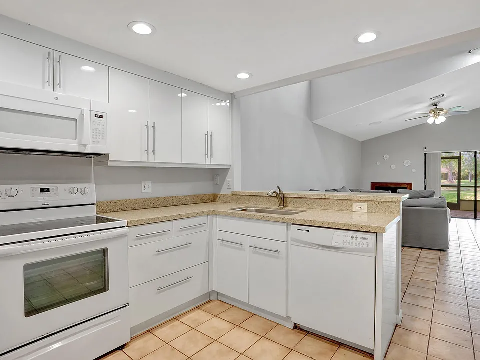 22312 Whistling Pines Ln