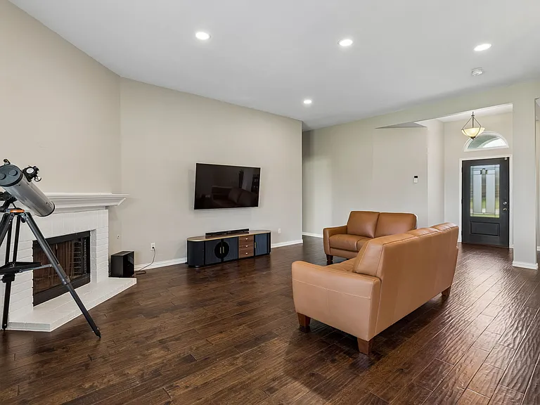 332 Hardwicke Ln — Photo 5