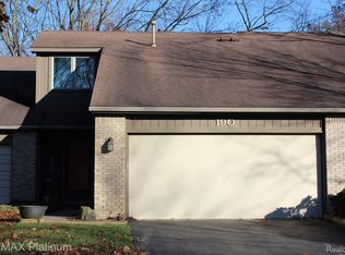 190 Woodstone Rd, Waterford, MI 48327