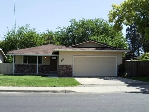 750 Beatrice St photo 1