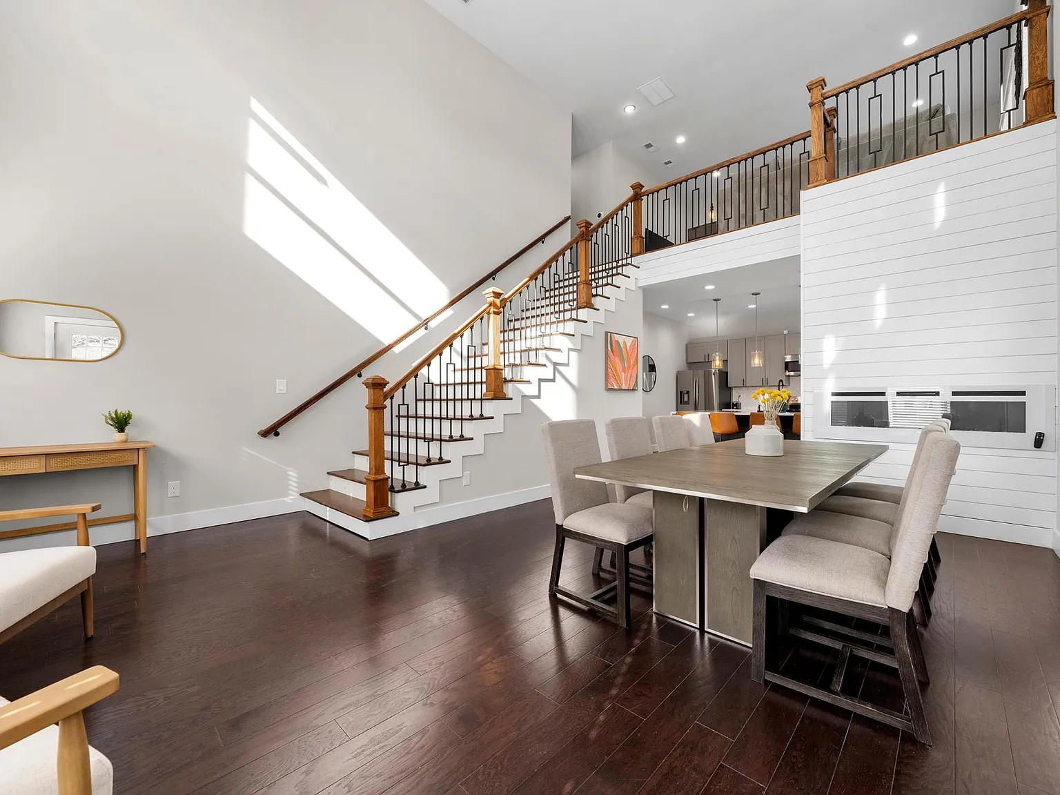 4 bed, 3.5 bath, 3476 sqft, $8,500 — Photo 2
