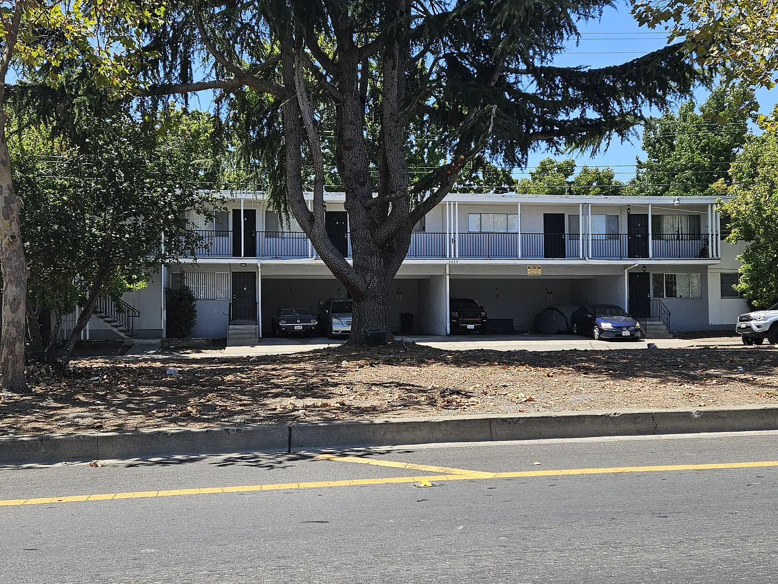 2 bed, 800 sqft, $2,100 — Photo 1