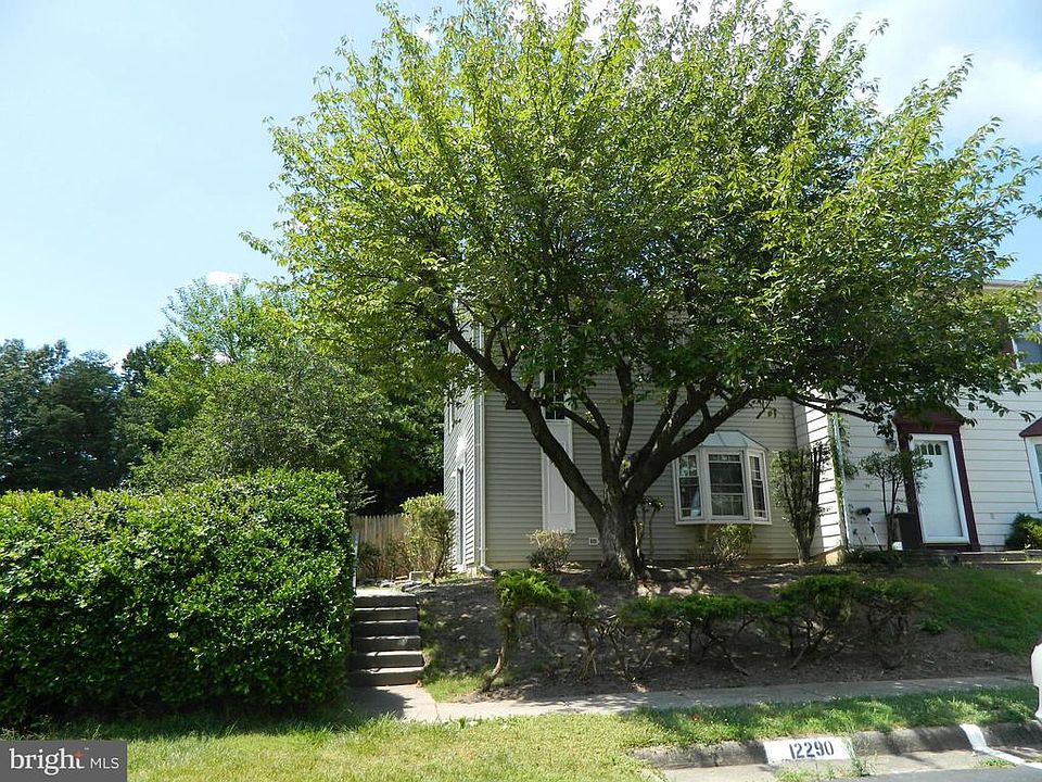 End Unit on Large Townhouse Lot