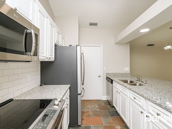 5th image of 3041 Hanna Ct