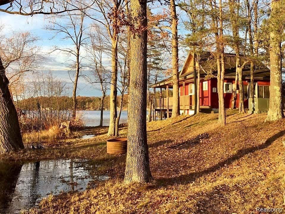 1st image of 803 W Long Lake Dr