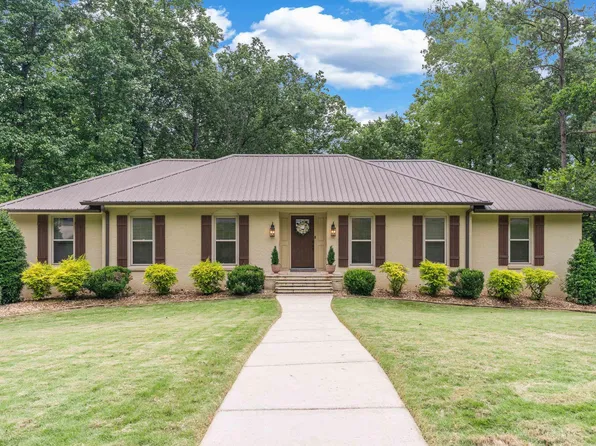 1355 Starcross Dr, Vestavia Hills, AL 35216
