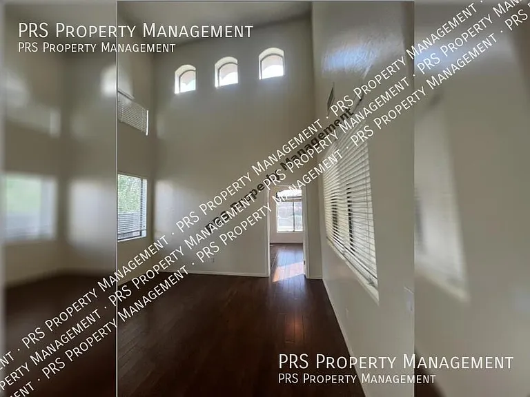 576 E Julian Dr — Photo 5