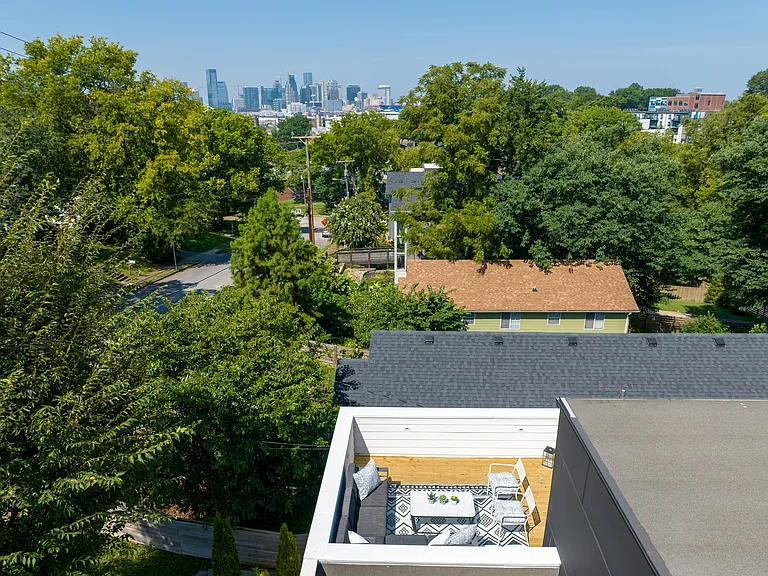 1015 Glenview Dr — Photo 35