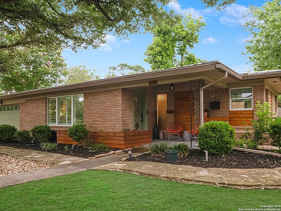 3rd image of 534 OAKLEAF DR