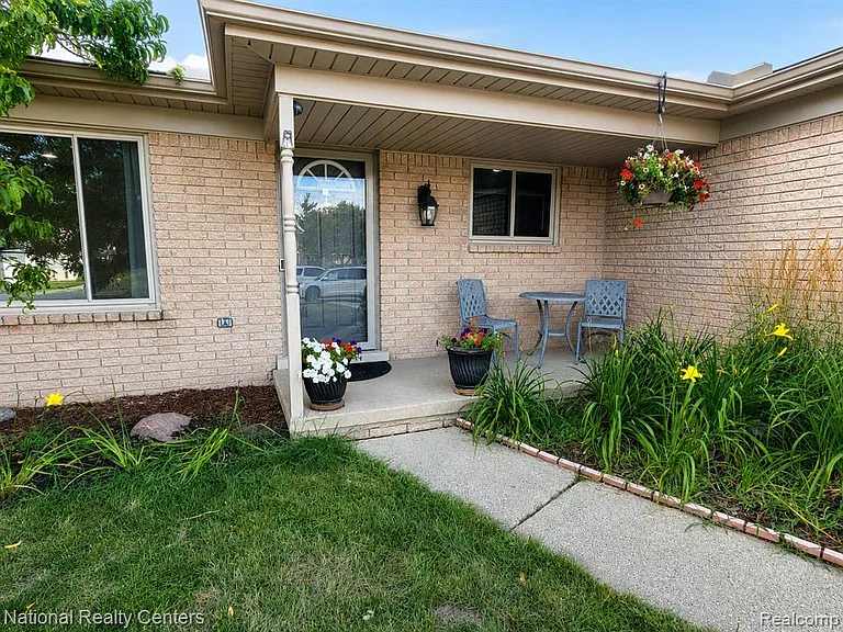 3621 Bates Dr — Photo 3