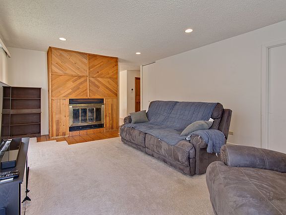 4th image of 2S648 Wildwood Ct