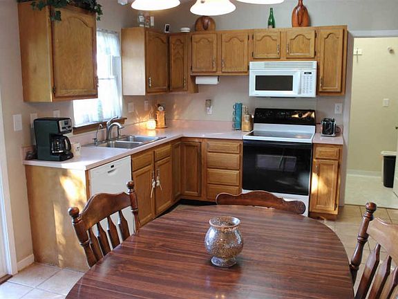 4th image of 3909 Ginkgo Ct