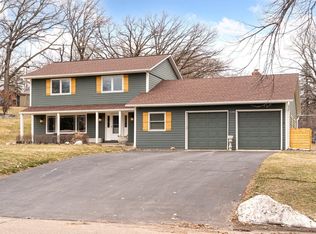 15392 Boulder Creek Dr, Minnetonka, MN 55345