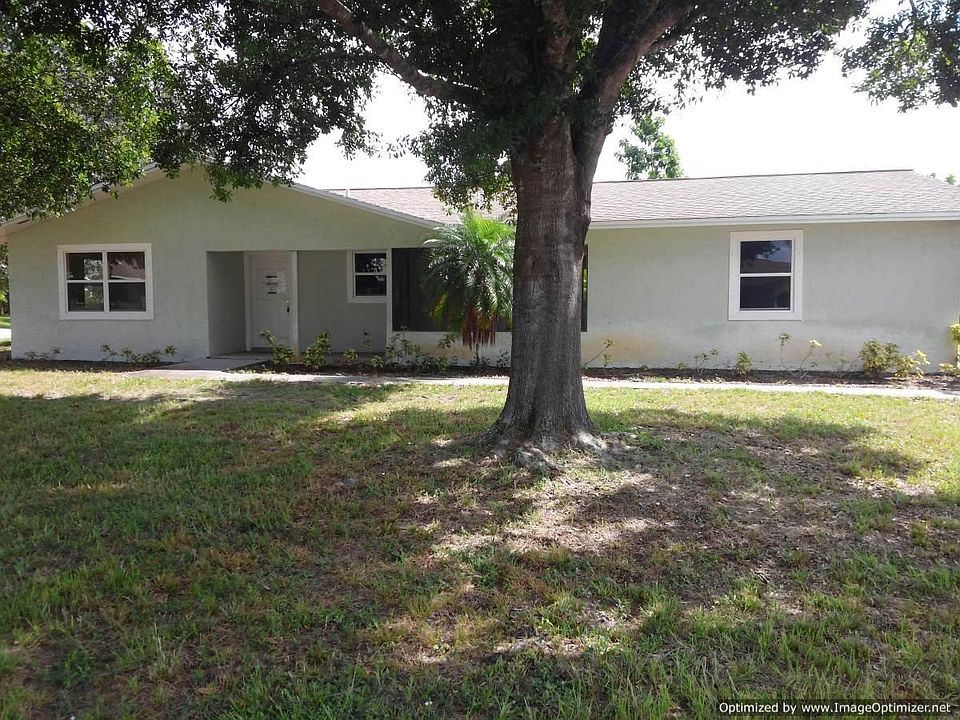 1st image of 601 SE Essex Drive