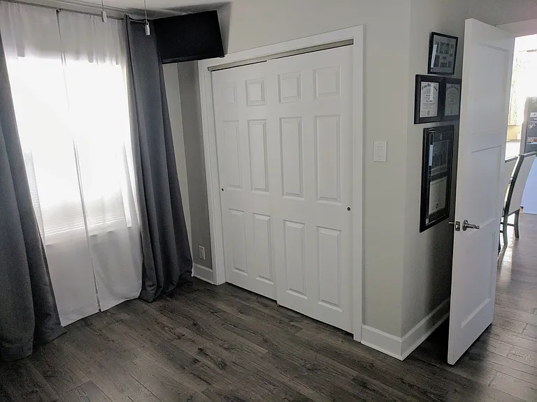 Closet in 2nd bedroom