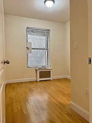 5th image of 844 Amsterdam Ave APT 4R