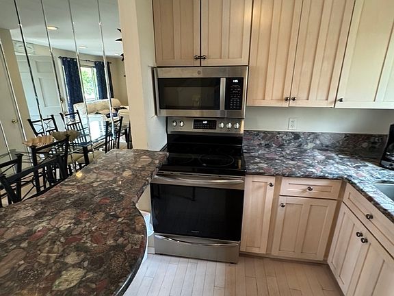 4th image of 7 Clearwater Ln Unit 7